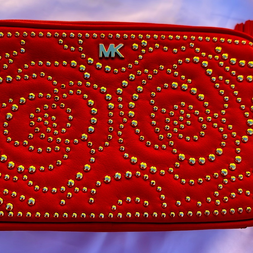 EUC❣️ MICHAEL KORS Red Studded 2 way leather camera crossbody or clutch ♥️♥️ - Picture 9 of 15